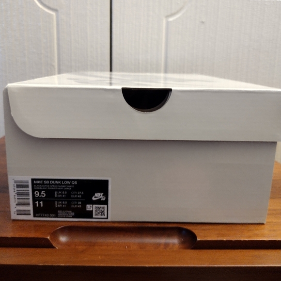 Nike Dunk SB Lows " There " Size 9.5 - Picture 5 of 13